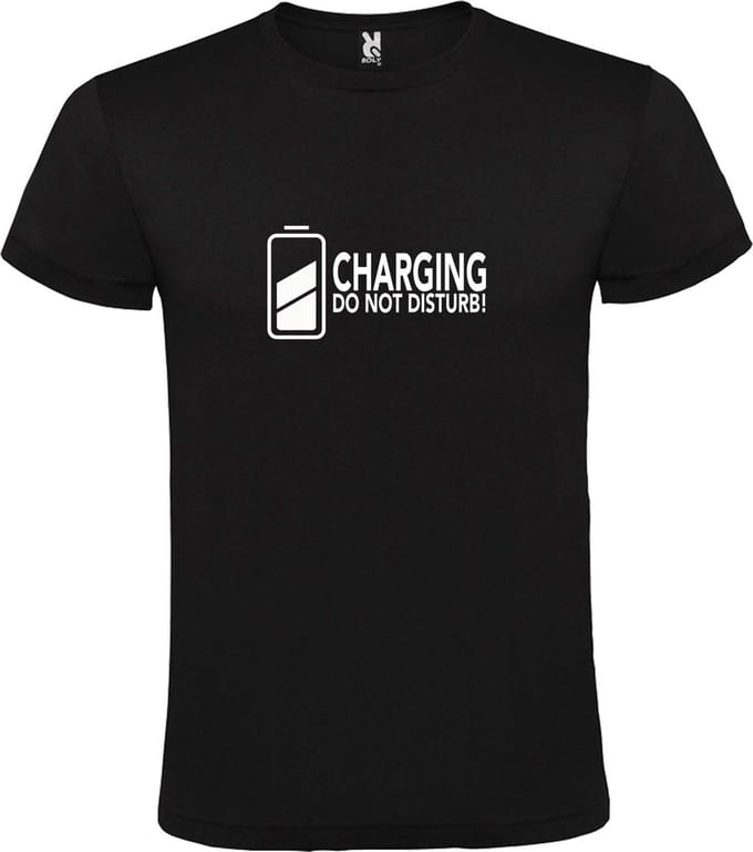 Zwart T-Shirt met “ Charging / Do NOT Disturb “ afbeelding Wit Size XL