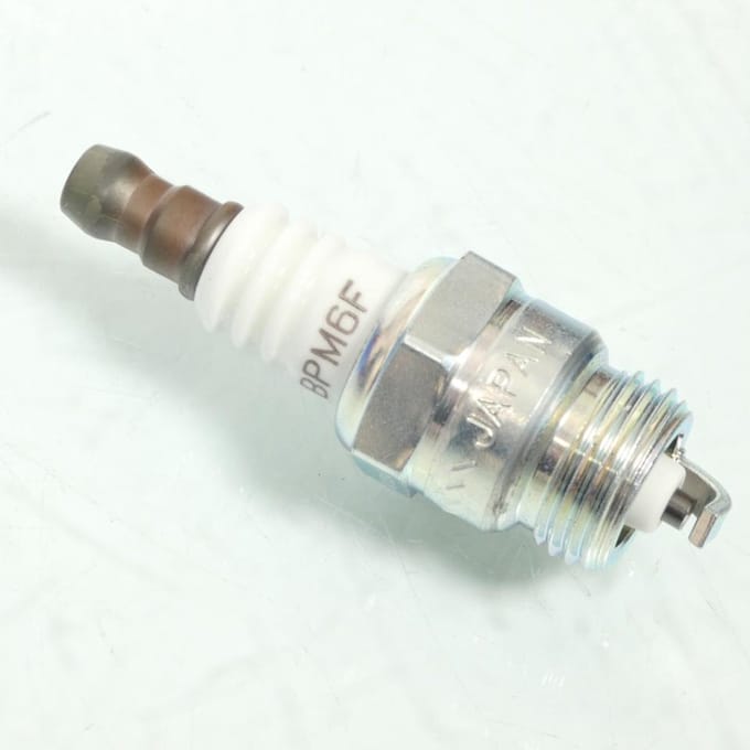 Bougie d'allumage NGK pour Auto BPM6F / 5950 Neuf