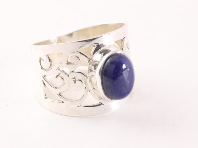 Opengewerkte zilveren ring met lapis lazuli - maat 18