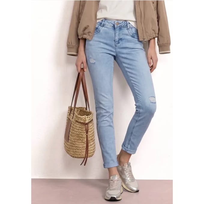Slim Legs jeans met destroyed details