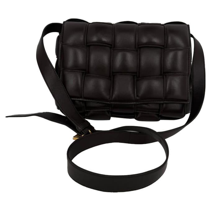 Bottega Veneta Cassette Gevoerde Schoudertas in Bruin Lamsleder