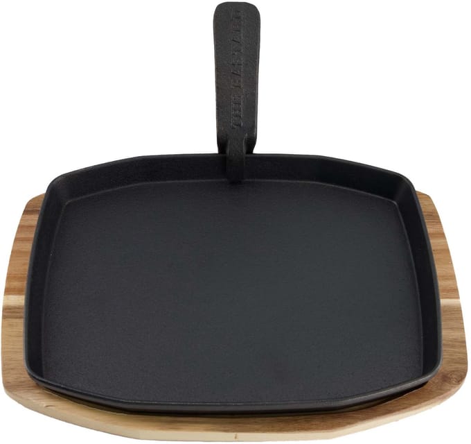 The Bastard Sizzling Plate & Holder (24x32cm) - skillet met serveerplank