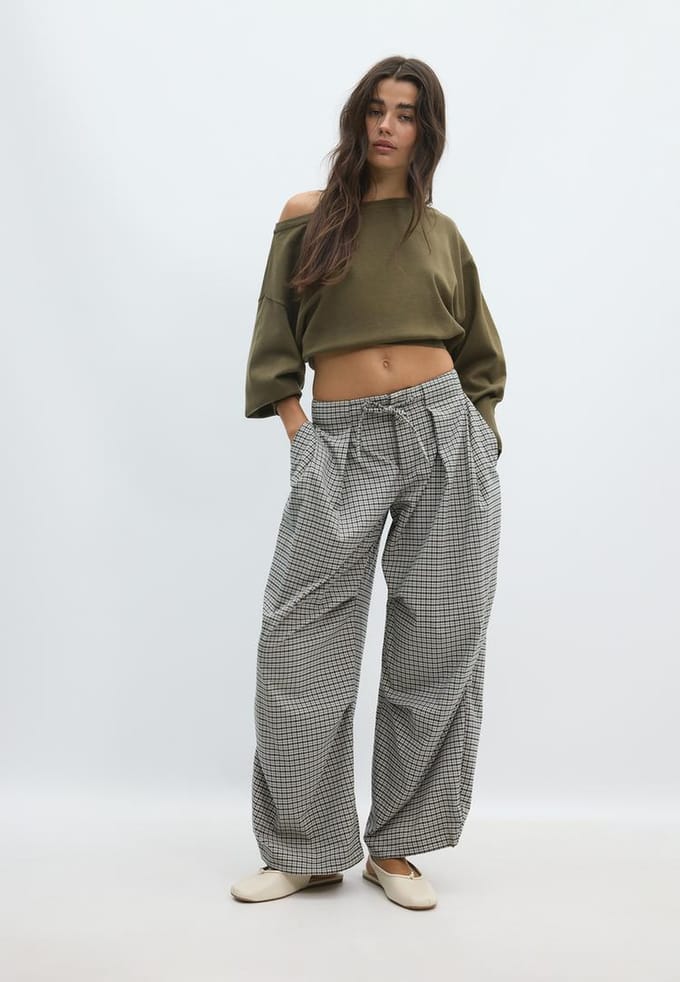 Stradivarius Technische broek met plooien en print  Zwart L