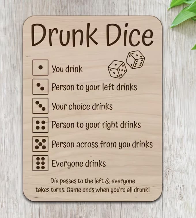 Drank spelletje - thuis - drinken - vrienden - gezellig - wijn - bier - vodka