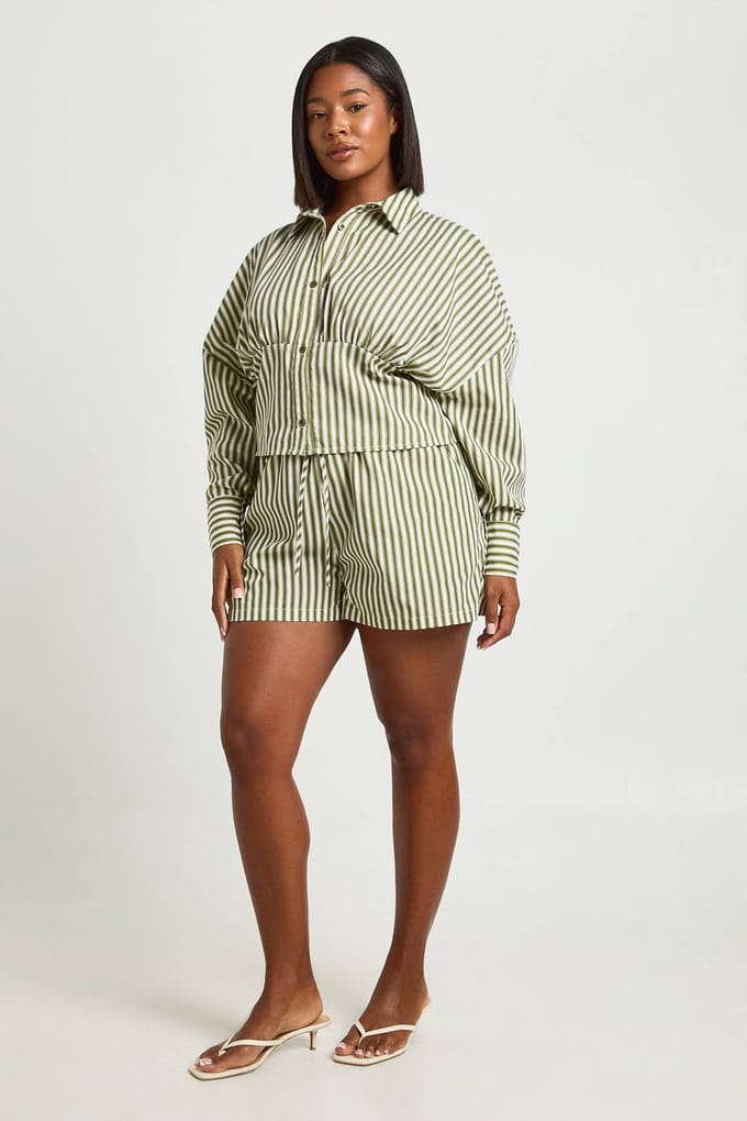 boohoo Dames Plus Gestreepte Shorts Met Trekkoord | Groente | Maat: 44
