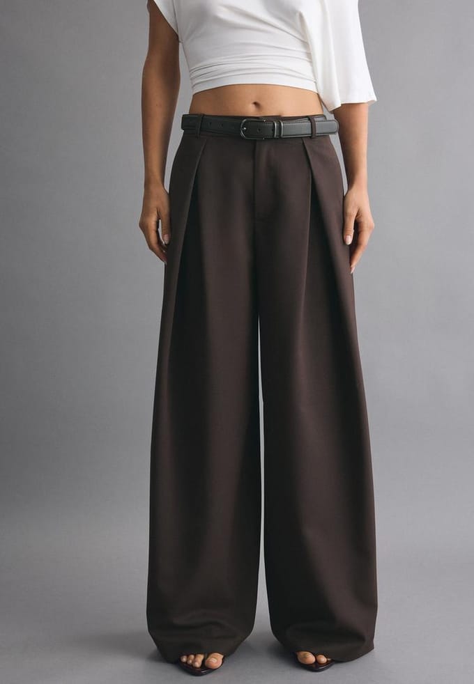 Stradivarius Broek met maxi-plooien en riem  Bruin 32