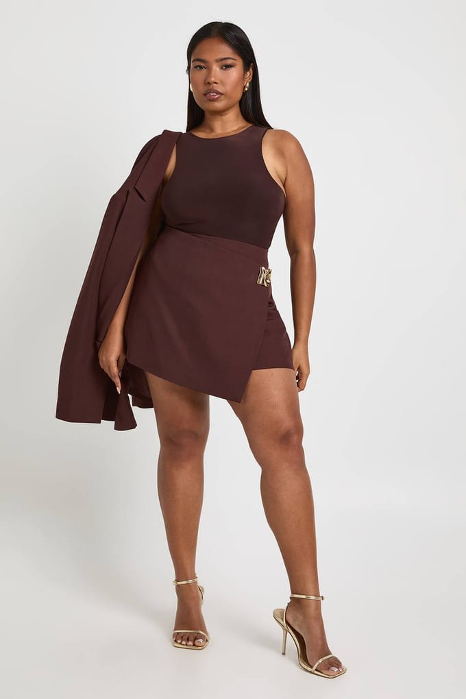 boohoo Dames Plus Skort met gouden afwerking | Chocoladebruin | Maat: 48