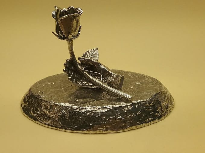 Urn handje met roos groot