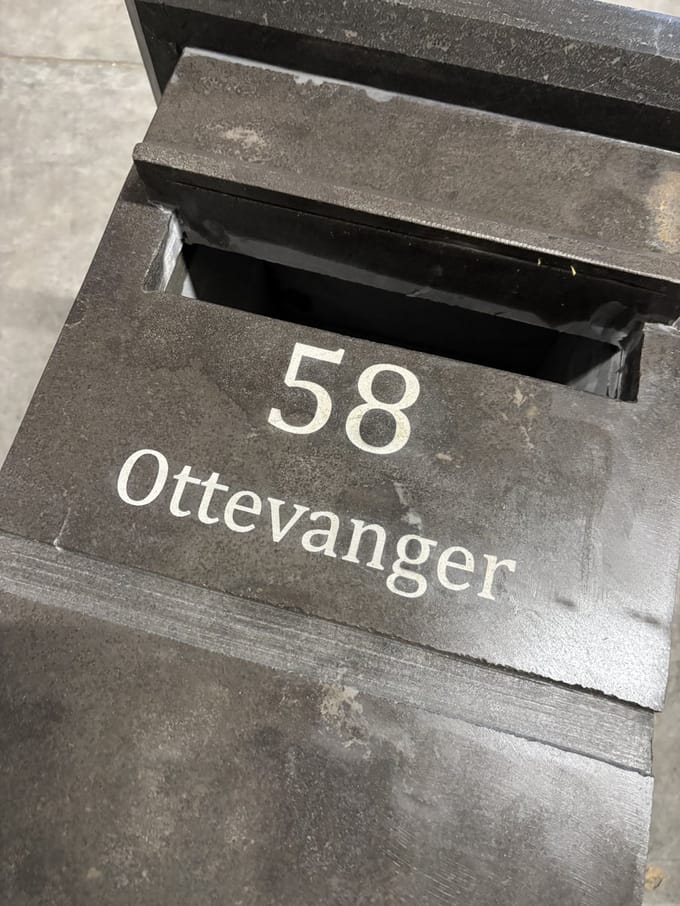 Natuursteen brievenbus geïmpregneerd - Model 002 - met gravering