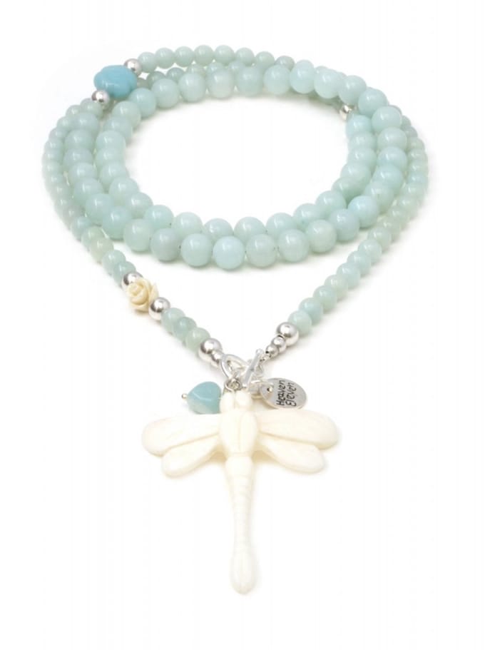 Heaven Eleven ketting natuursteen Amazoniet met een libel van hertegewei