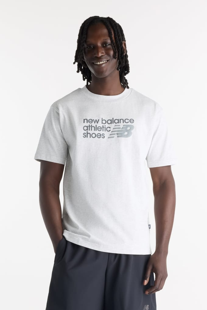 New Balance Athletics Premium Relaxed Chest Logo T-shirt Ash Heather Größe: M | Basic T-Shirts Outlet | Herren
