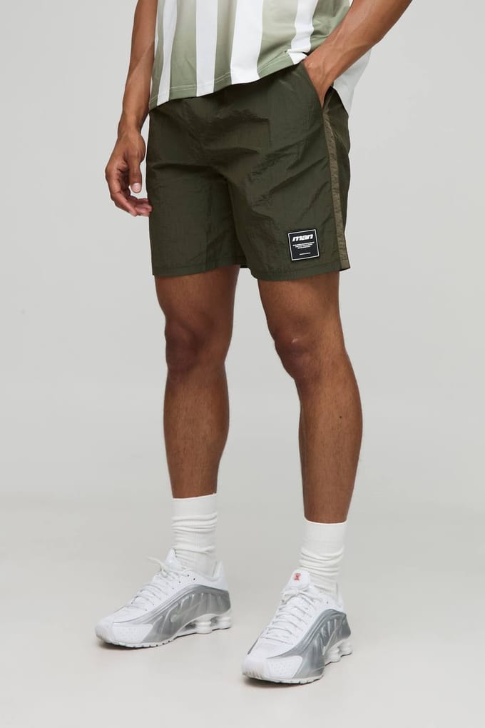 Relaxte pasvorm hoogglanzende gerimpelde nylonshorts | Khaki | Size XS