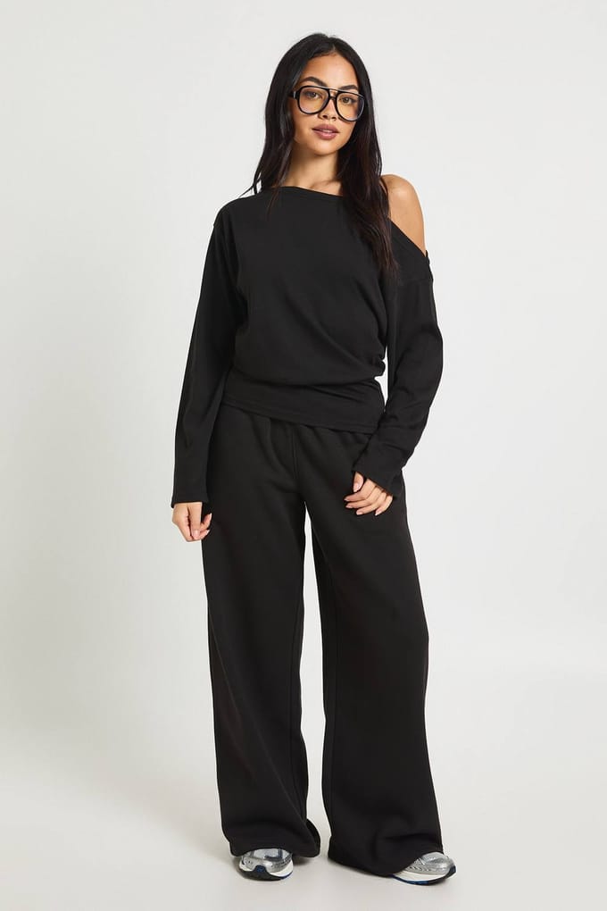boohoo Dames Off-shoulder trainingspak met getailleerde taille en rechte pijpen | Zwart | Maat: Medium