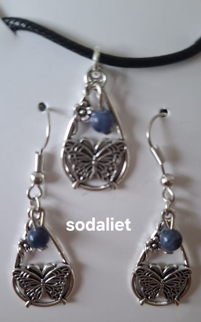 Set Ketting / Oorbellen "Sodaliet" Waterdruppel / Vlinder