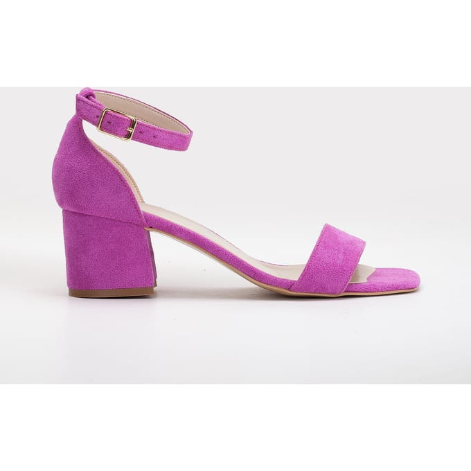 Iva Laag Block Hak Sandalen