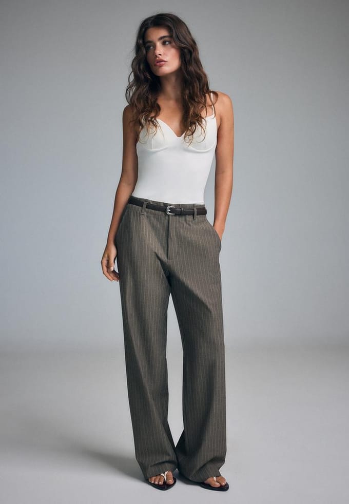 Stradivarius Soepelvallende rechte pantalon met riem  0-458 40