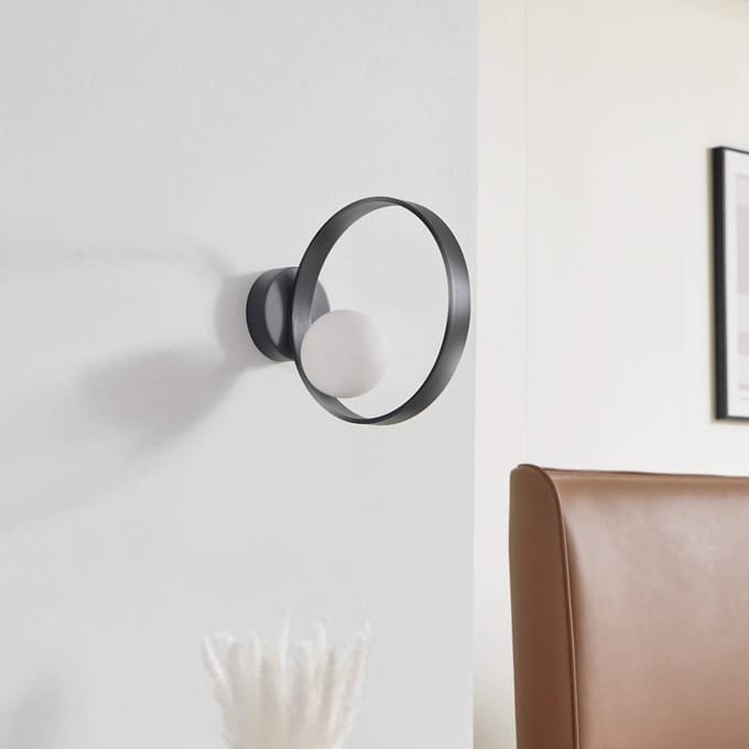Lucande LED wandlamp Luneo, zwart/opaal, glas, 30 cm