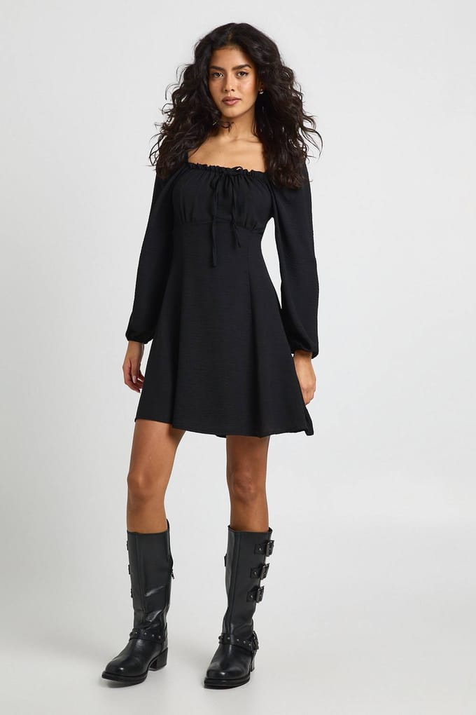 boohoo Dames Gehamerde Volume Mouw Melkmeid Mini Jurk | Black | Maat: 8