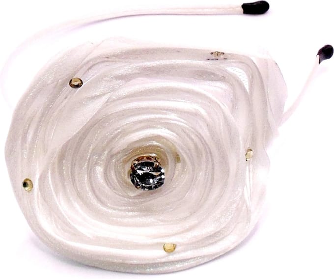 Diadeem met bloem+diamanten wit