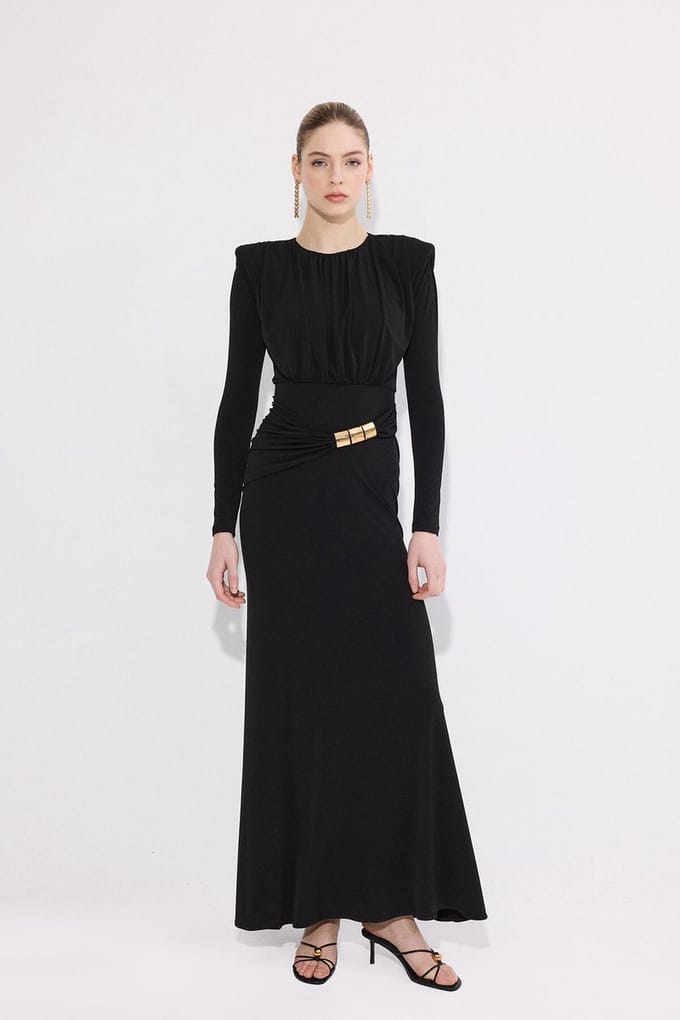 Touché Privé - Maxi jurk met gouden accessoires - Zwart - Dames