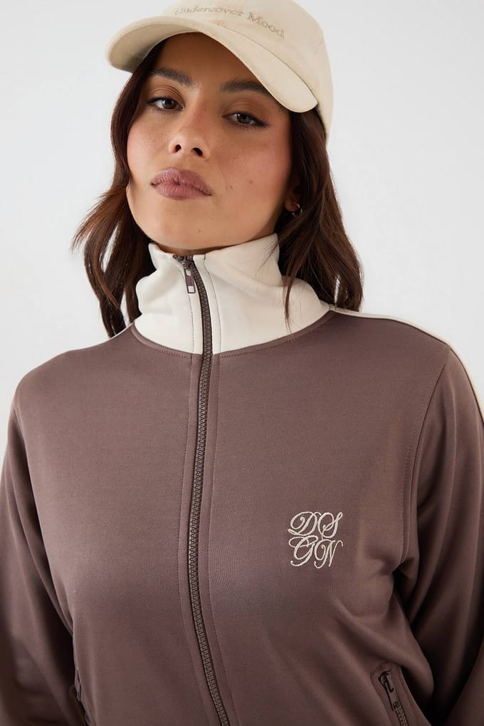 Dames DSGN Studio Tricot Contrast Ritssluiting Trainingsjack | Taupe | Maat: XS