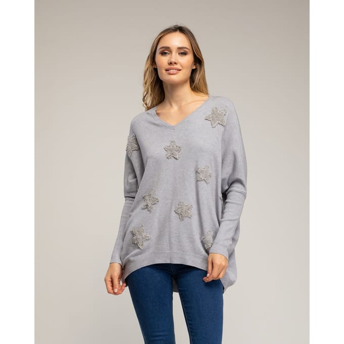 Oversized lange gebreide trui met opgetikte stoffen sterren met strass.