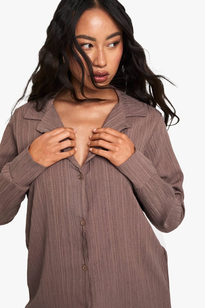 boohoo Dames Crinkle Oversized Shirt | Mocha | Maat: 10