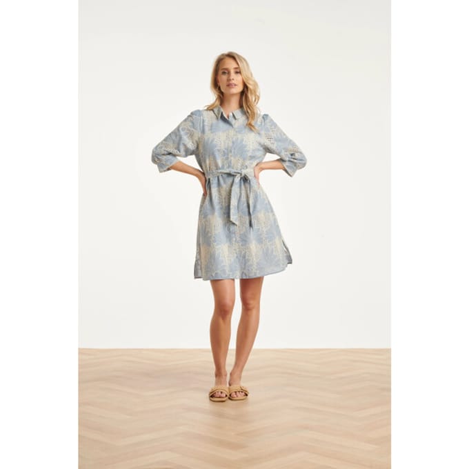 Smashed Lemon Lichtblauwe jurk met witte broderie print |