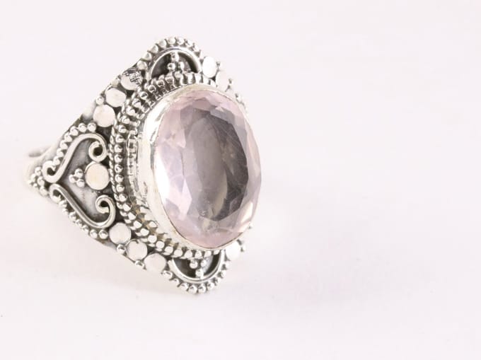 Bewerkte zilveren ring met rozenkwarts - maat 20
