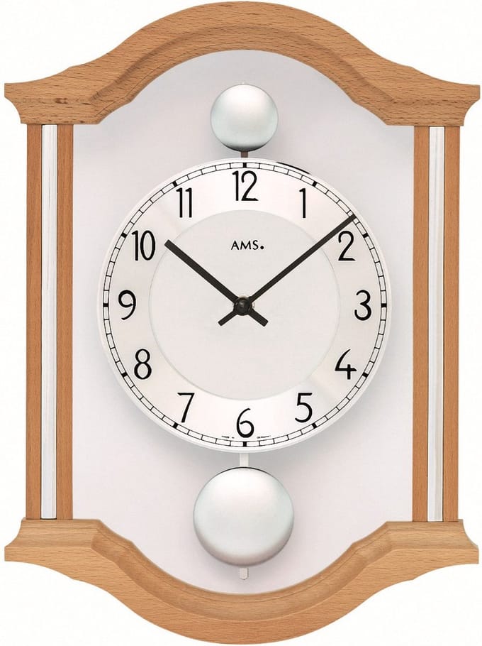 Modern houtkleurige wandklok van het merk AMS -7447