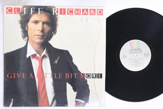 LP Plaat CLIFF RICHARD Give A Little Bit More ST17105 EMI America 1983 VS Rock Gebruikt black