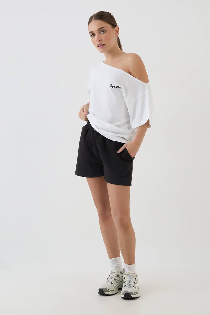 Dames Dsgn Studio Script Off-shoulder T-shirt | White | Maat: Medium