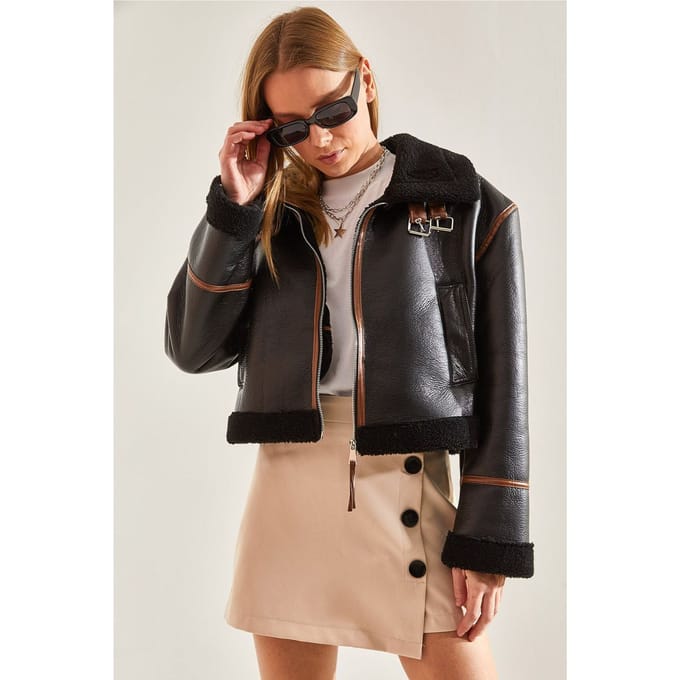 Faux leren boxy crop jack met sjaalkraag