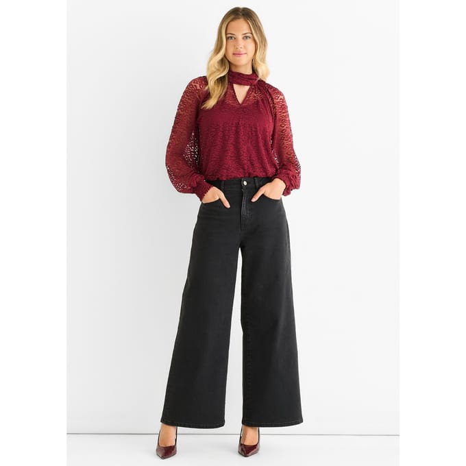 Bordeauxrode blouse met dierenprint en kanten kraag