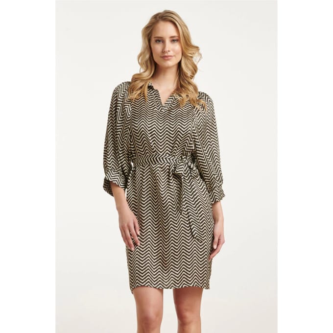 Smashed Lemon 25048 korte satijn jurk met zigzagprint |