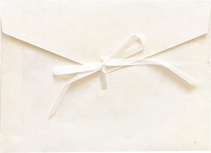 Set van 10 handgemaakte luxe enveloppen met striksluiting, 16x22cm, mulberry papier