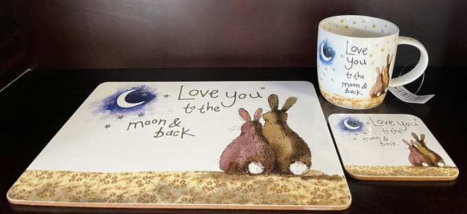 Alex Clark Mok, Placemat(MEDIUM FORMAAT)en Coaster Set Love you to the moon & back ~ Konijnen