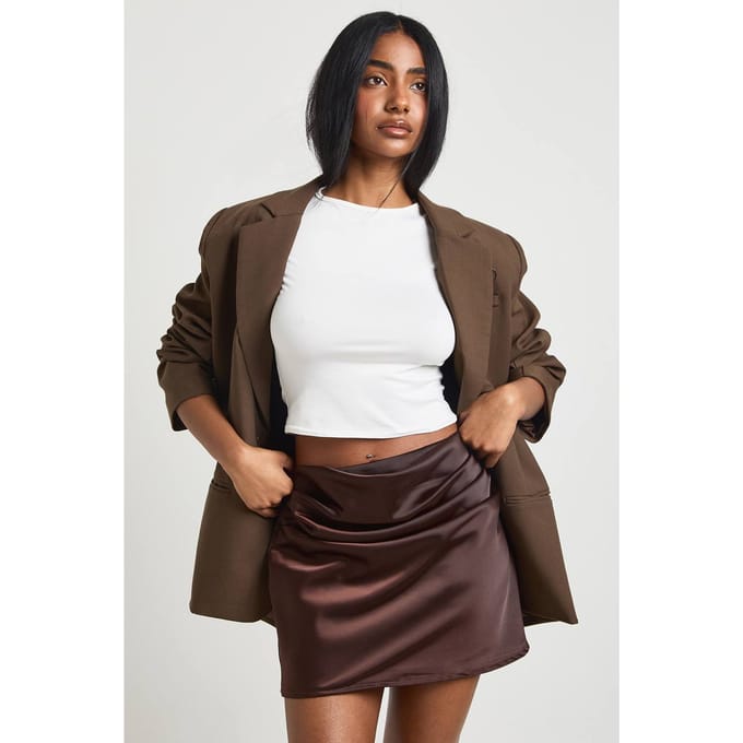 boohoo Dames Satijnen Mini Rok Met Gedrapeerd Front | Chocoladebruin | Maat: 44