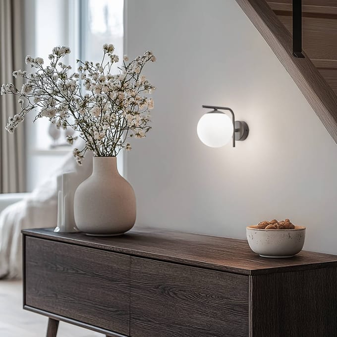 Domiluce Aurora wandlamp, zwart, glas, 17 cm hoog, globe, E14