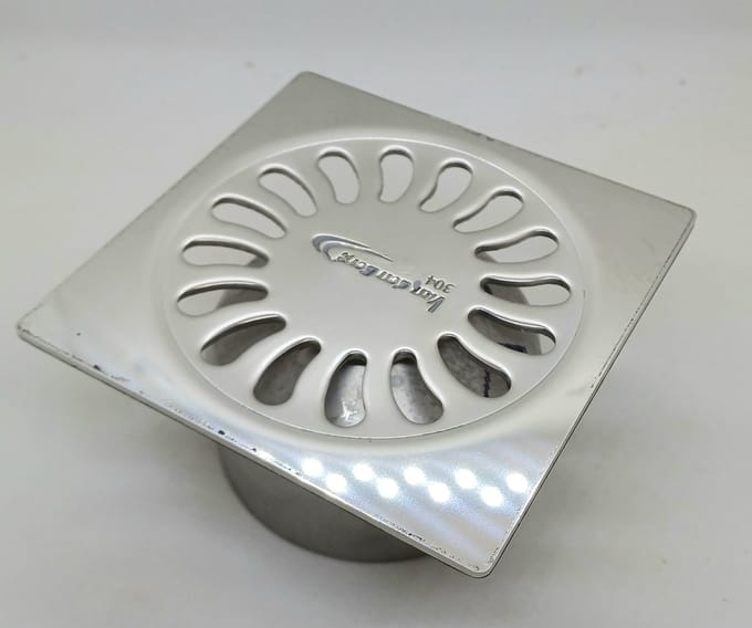 DOUCHEPUT DEKSEL 82 MM X 82 MM - VIERKANTE PUTROOSTER - RVS – GEPOLIJST - 3kN BELASTBAAR