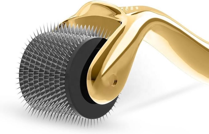 Go Go Gadget - Titanium Dermaroller 1.5mm \ Micro Naaldjes \ Goud Gezichtsroller \ Acne \ Rimpels \ Cellulitis \ Littekens \ Striae \ Haargroei