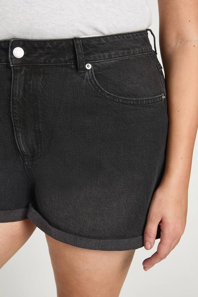 boohoo Dames Plus Denim Mamashort | Washed Black | Maat: 54