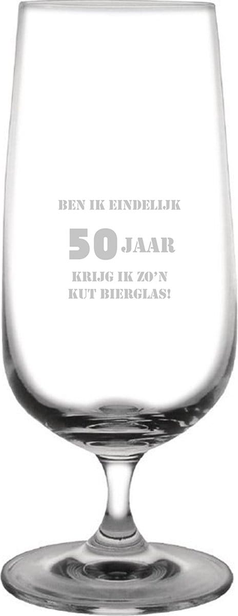 Gegraveerde bierglas op voet 41cl Ben ik eindelijk 50 jaar krijg ik zo'n kut bierglas