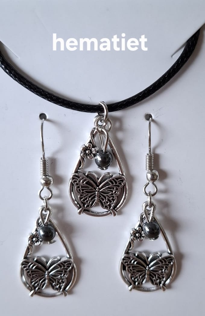 Set "Hematiet" Waterdruppel / Vlinder Ketting / Oorbellen