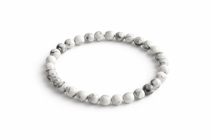 Howliet Armband 18 cm – 6 mm Kralen – Witte Natuursteen Armband – Elastisch – Dames en Heren