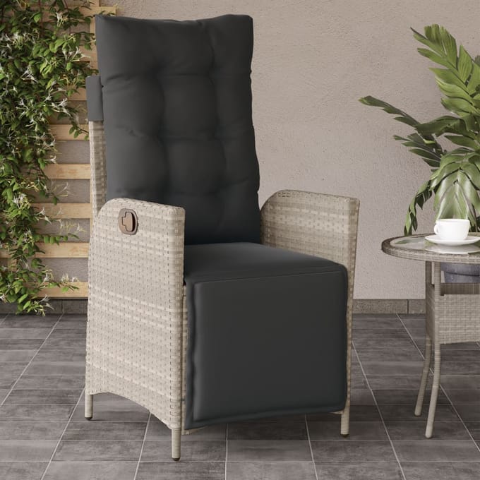 vidaXL - Tuinstoelen - 2 - st - verstelbaar - voetensteun - poly - rattan - lichtgrijs