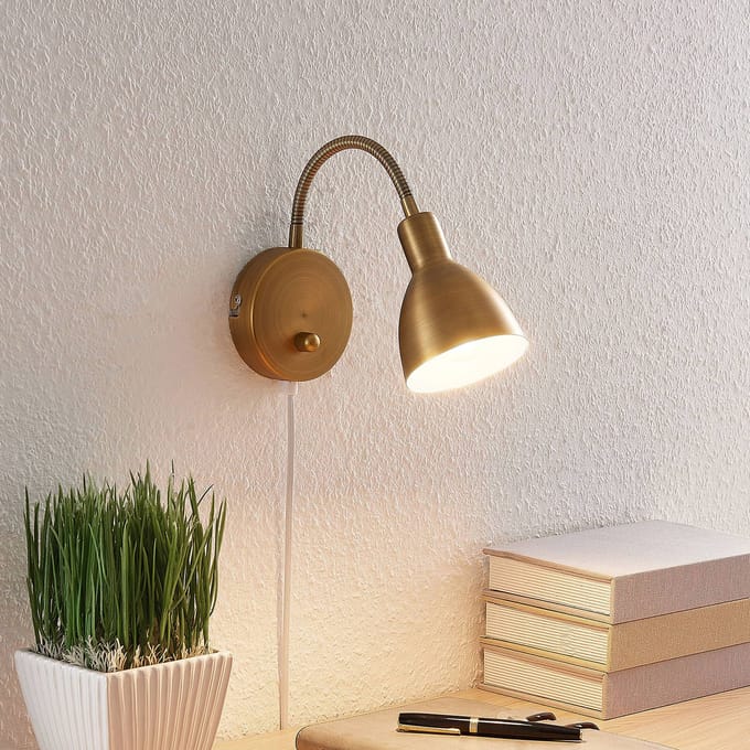 Lindby wandlamp Amrei, brons antiek, 42 cm, stekker, dimbaar