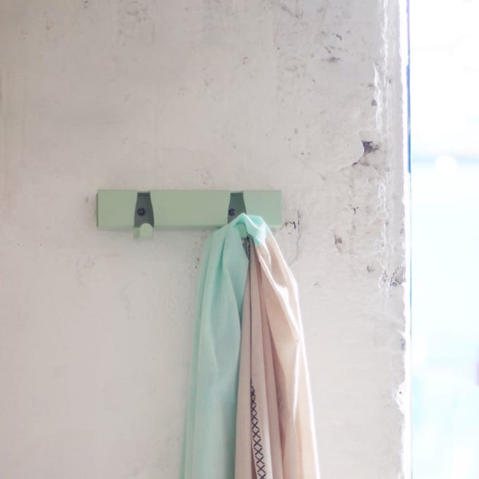 Vij5 Coatrack By The Meter kapstok met 2 haken groen