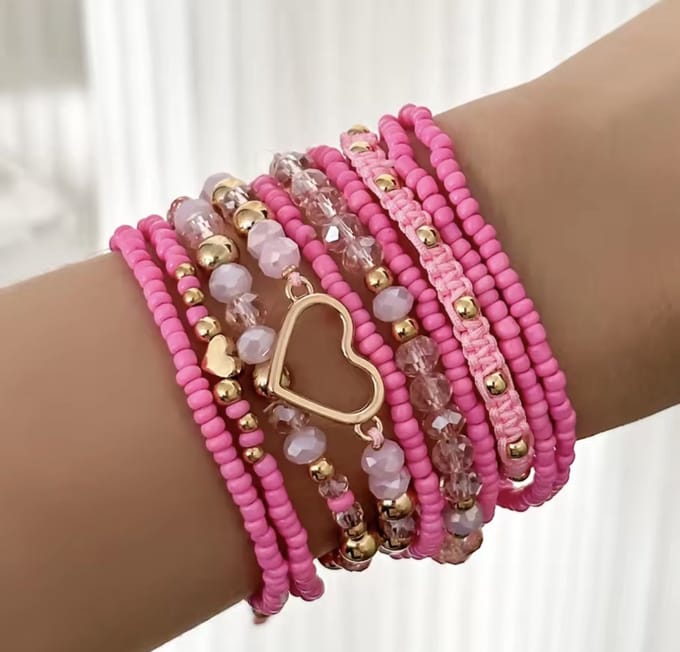12Getit kralen armbandje Roze met hartjes bedel.