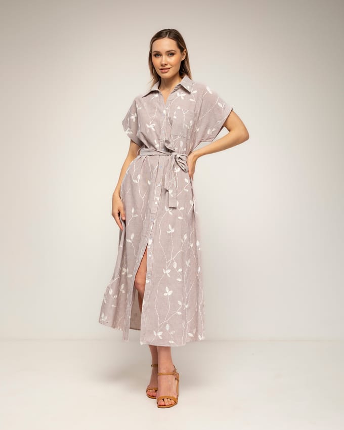 Gestreepte midi-blousejurk met borduursels en een riem